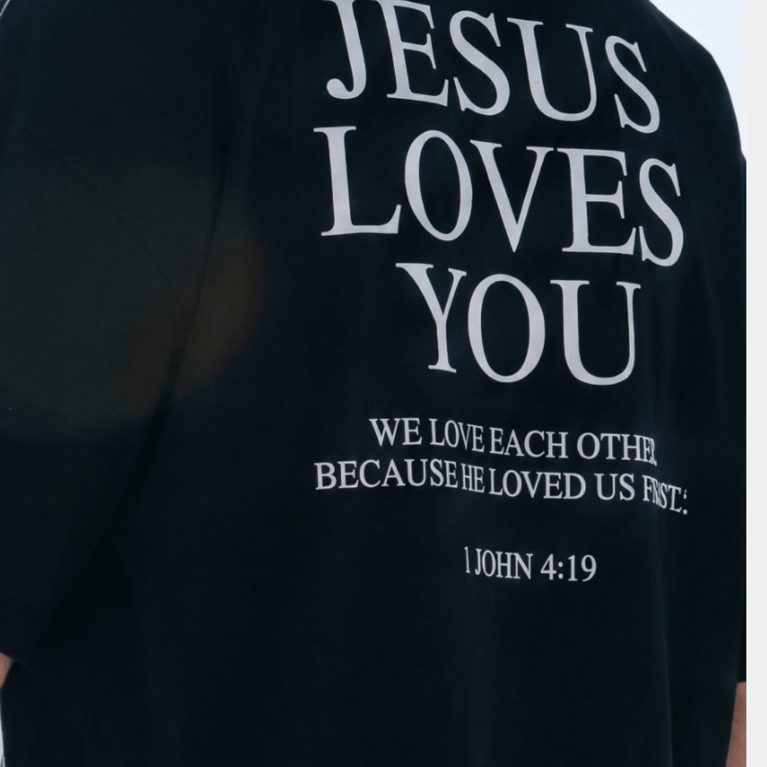 Tshirt oversized  JESUS LOVES YOU